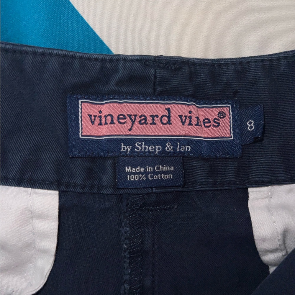 Vineyard Vines 5” shorts - Picture 3 of 4